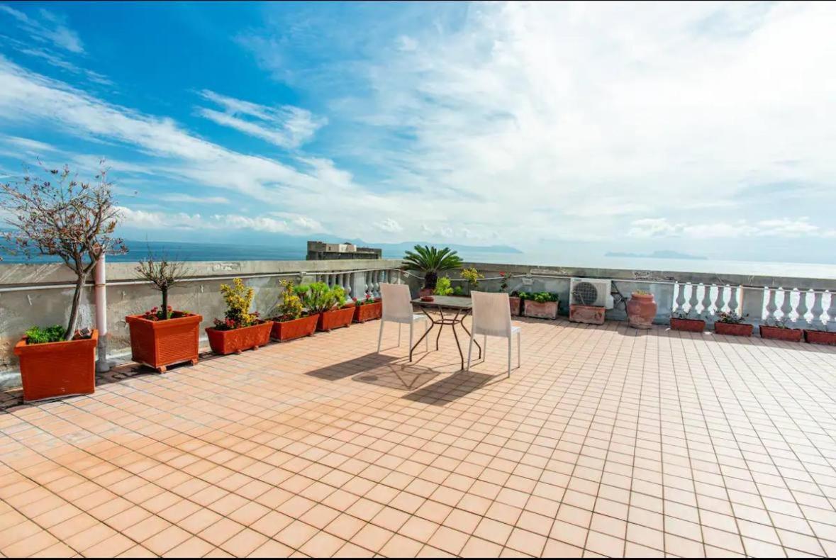 Rooftop In Front Of The Castle Napoli Eksteriør billede